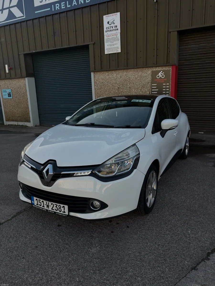 White Renault clio - Image 3