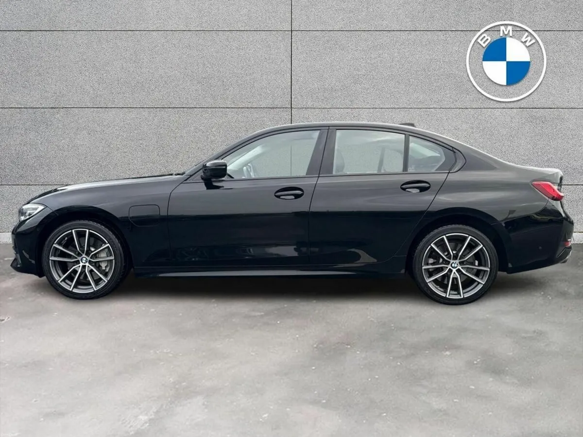 BMW 3-Series 330e xDrive Sport Pro Saloon - Image 3