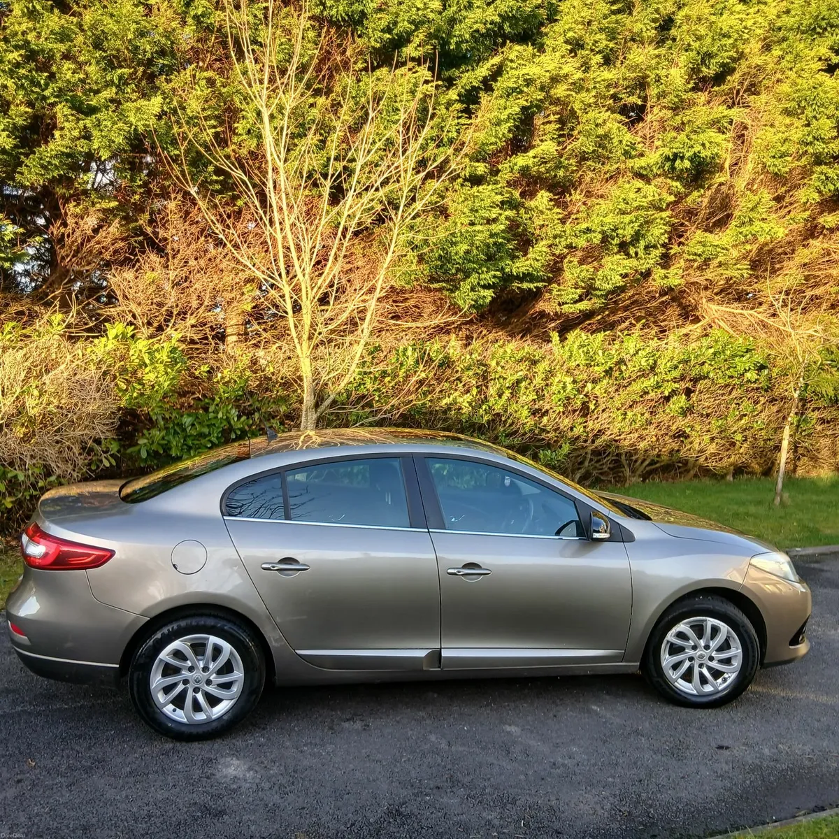 151 Renault Fluence AUTOMATIC.Lo Kms NCT/Taxed - Image 2
