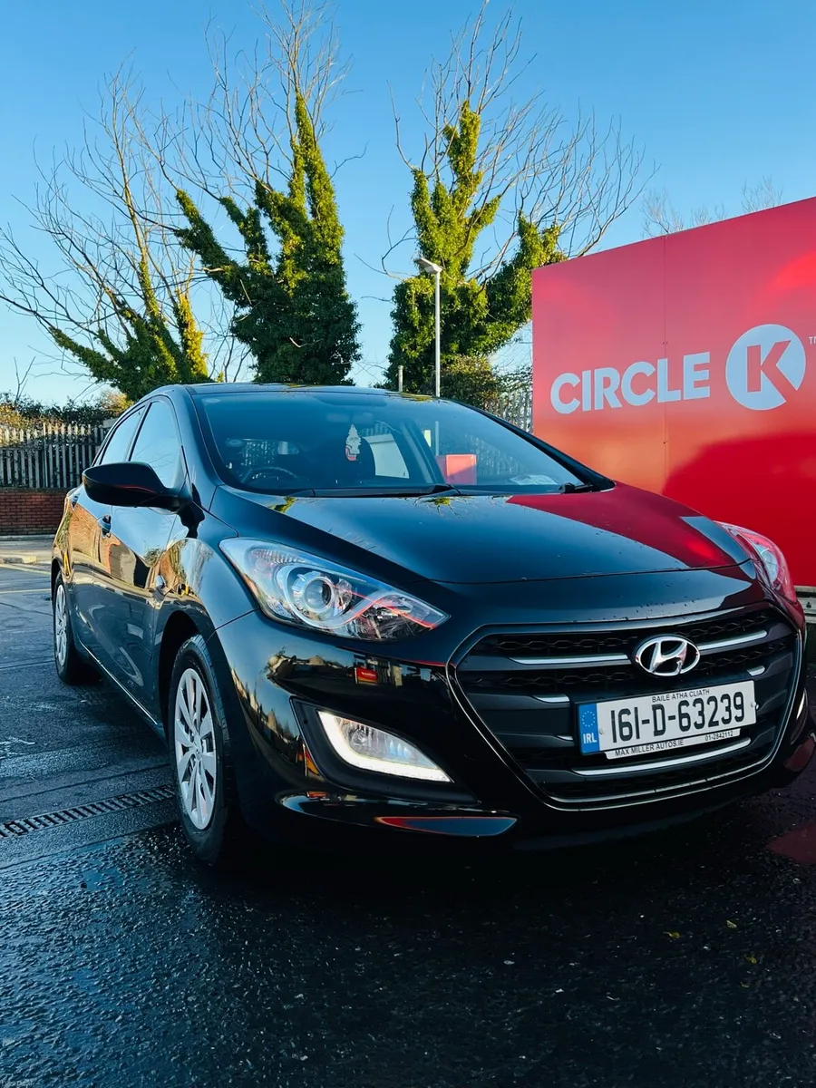 HYUNDAI i30 DELUXE 1.4 PETROL - Image 4