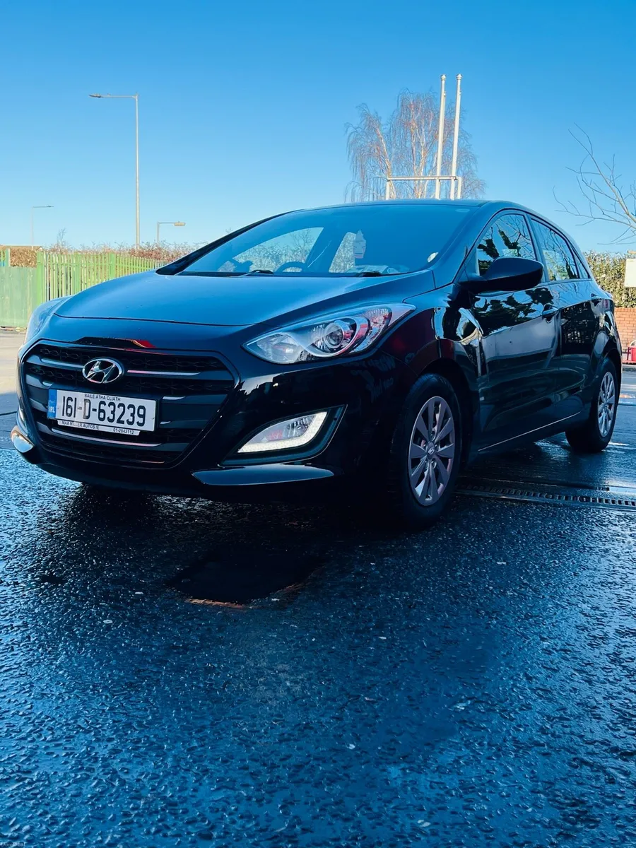 HYUNDAI i30 DELUXE 1.4 PETROL - Image 3