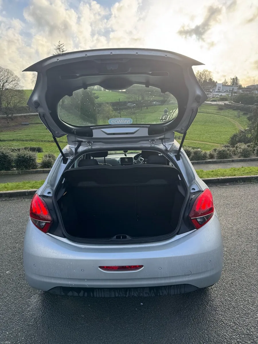 Peugeot 208 1 litre petrol - Image 4