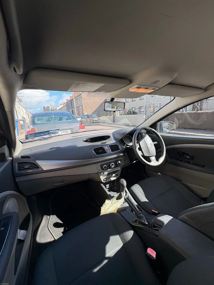 Renault Fluence 2011 - Image 4