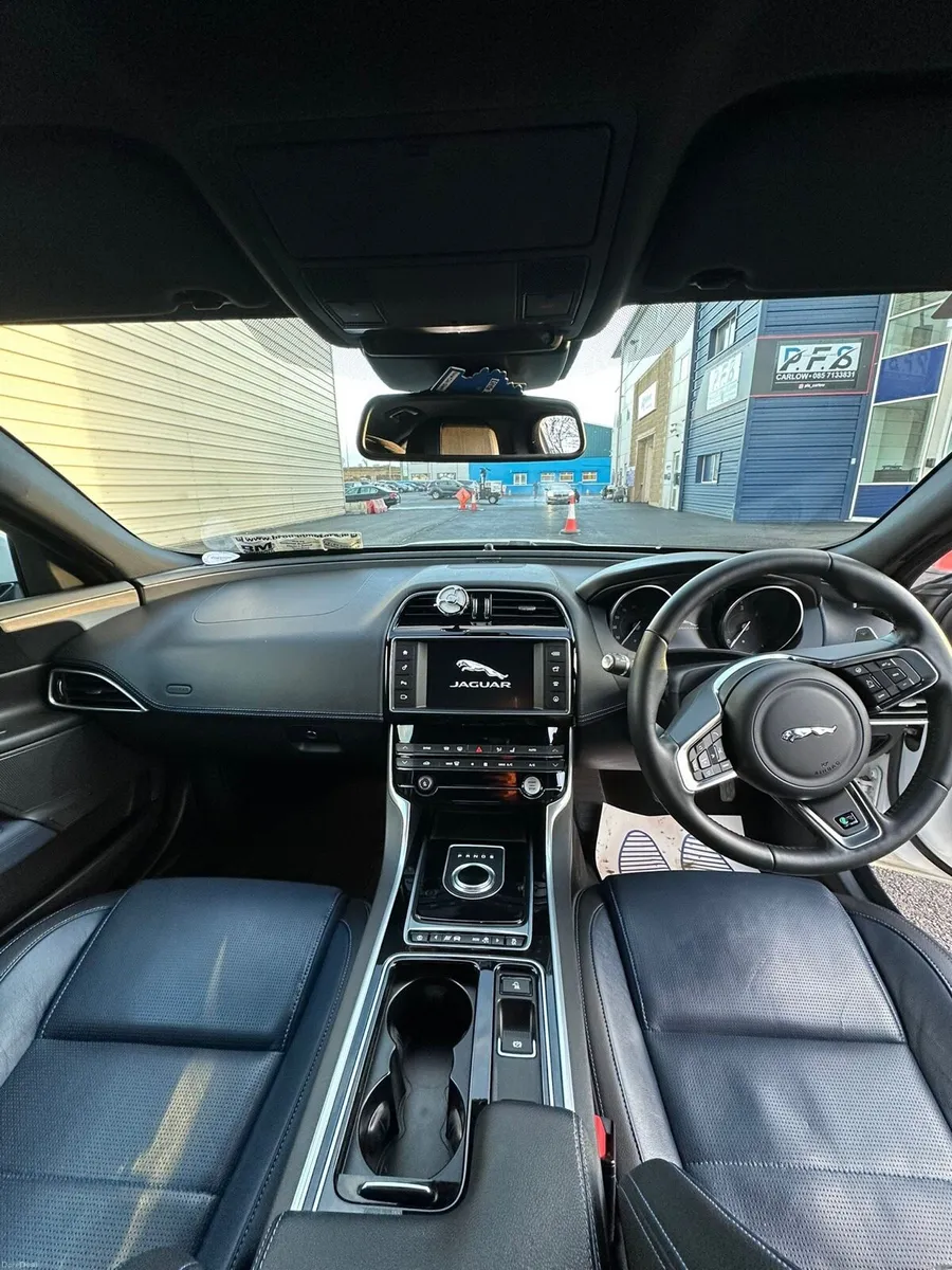 JAGUAR XE R-sport - Image 2