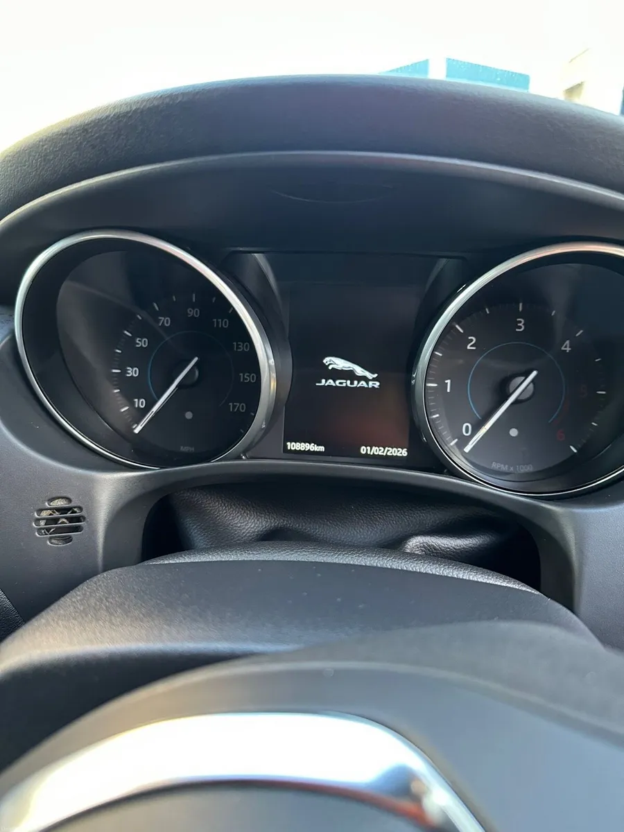 JAGUAR XE R-sport - Image 3