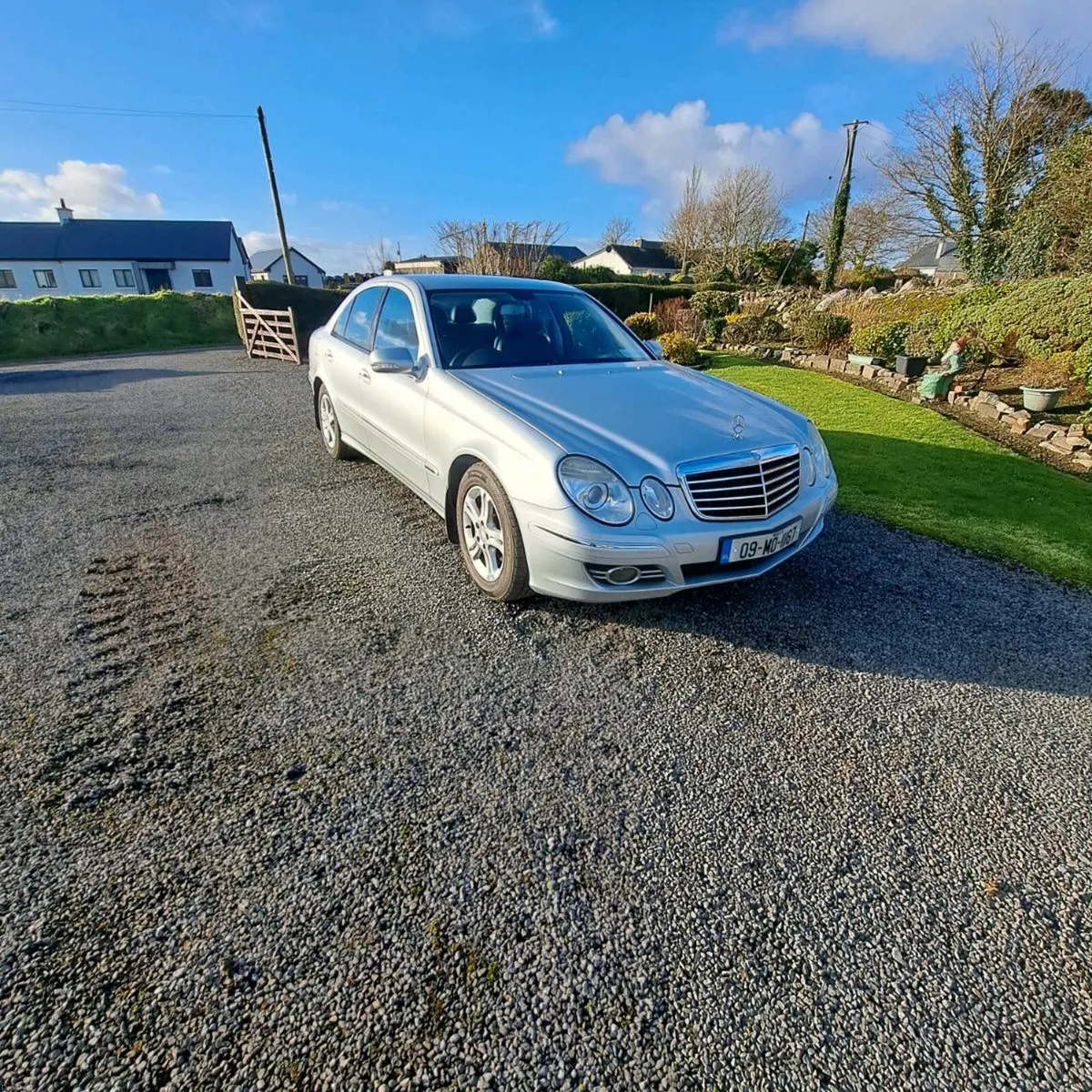 Mercedes Benz E-Class E220 2009 - Image 2