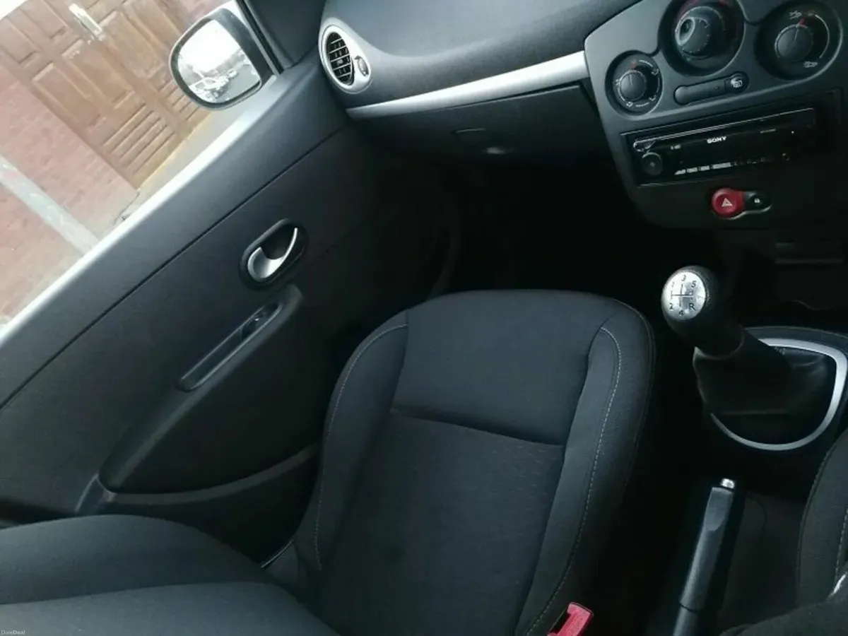 Renault Clio 2010 - Image 4