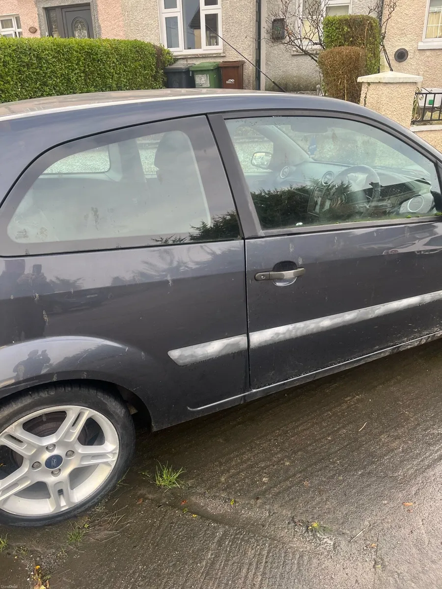 Ford fiesta - Image 2