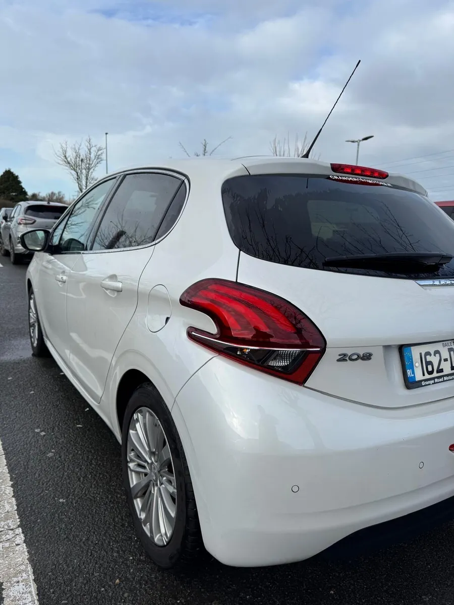 Car for sale - Image 2