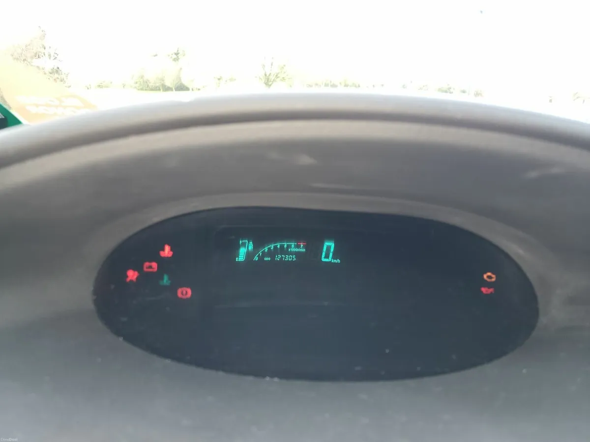 Toyota Yaris 2005 - Image 2