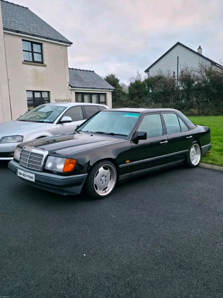 W124 Merc - Image 1