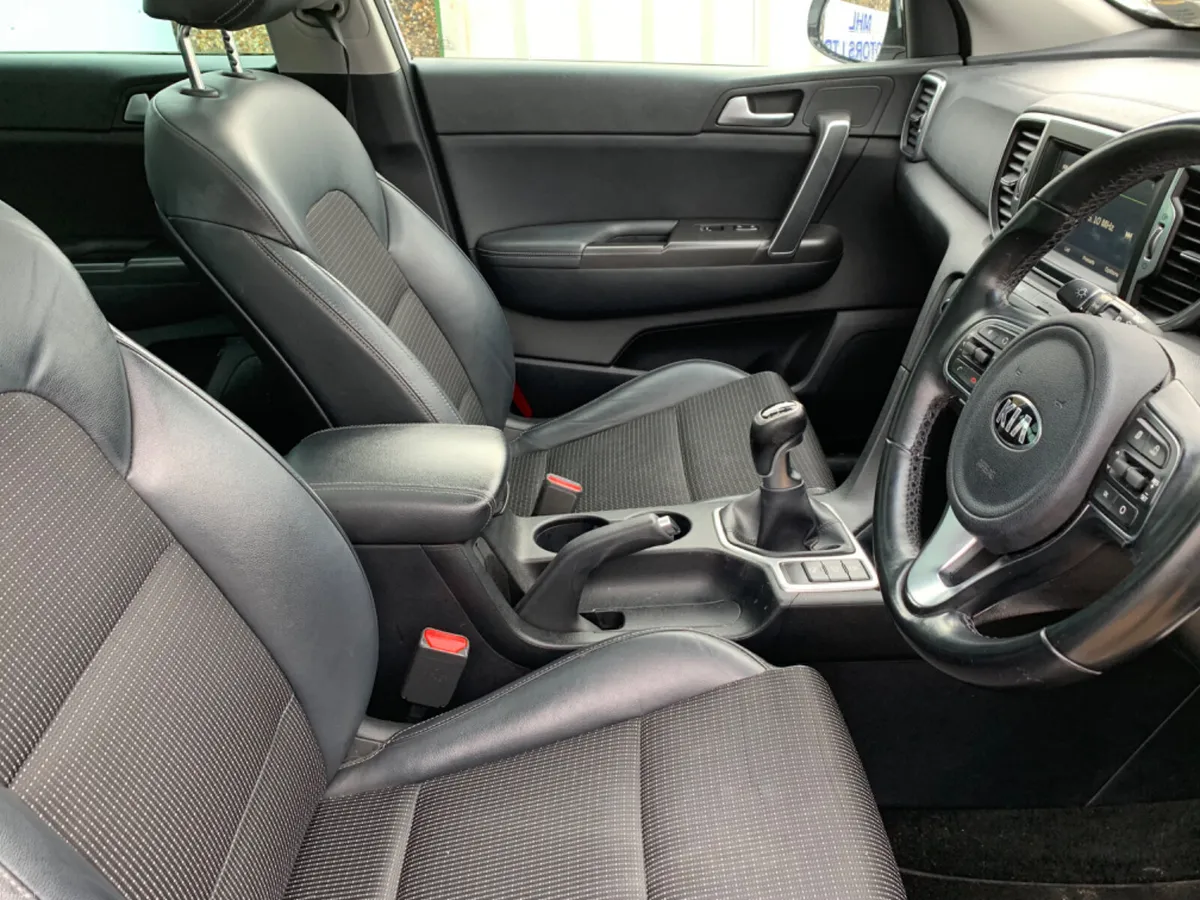 Kia Sportage 2016 pan roof 115kms - Image 3