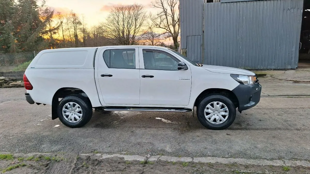 Toyota Hilux - Image 2