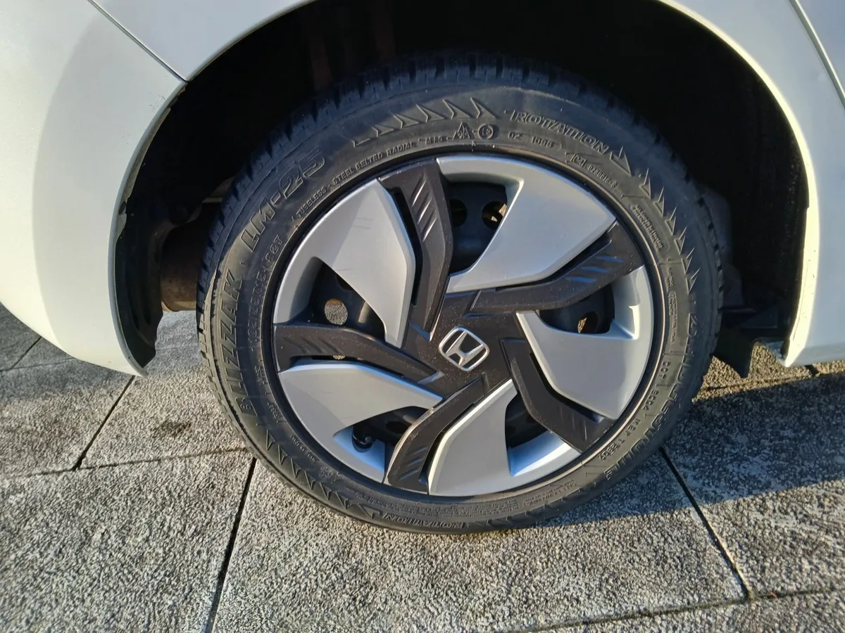 Honda Fit 2015 Hybrid Automatic - Image 4