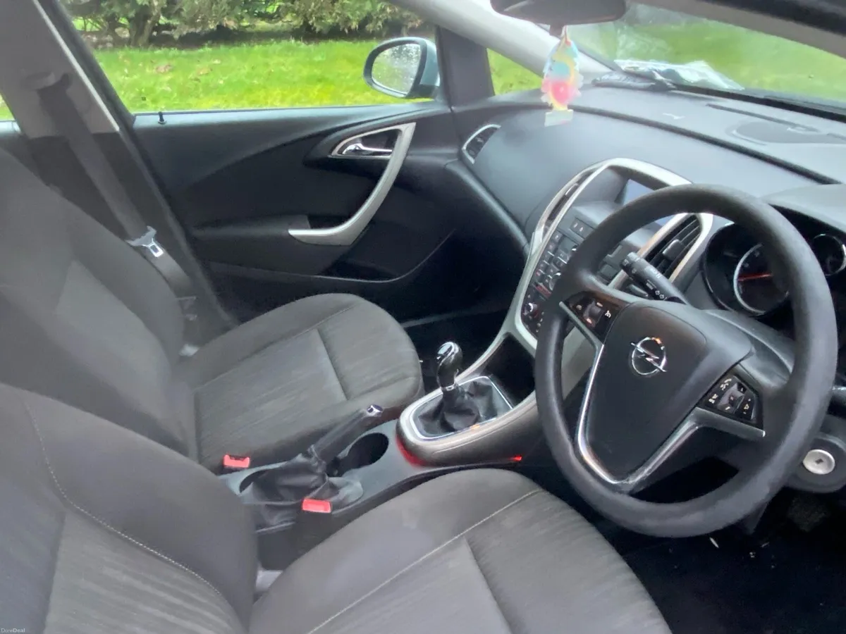 Opel Astra LOW KMS NEW NCT - Image 4