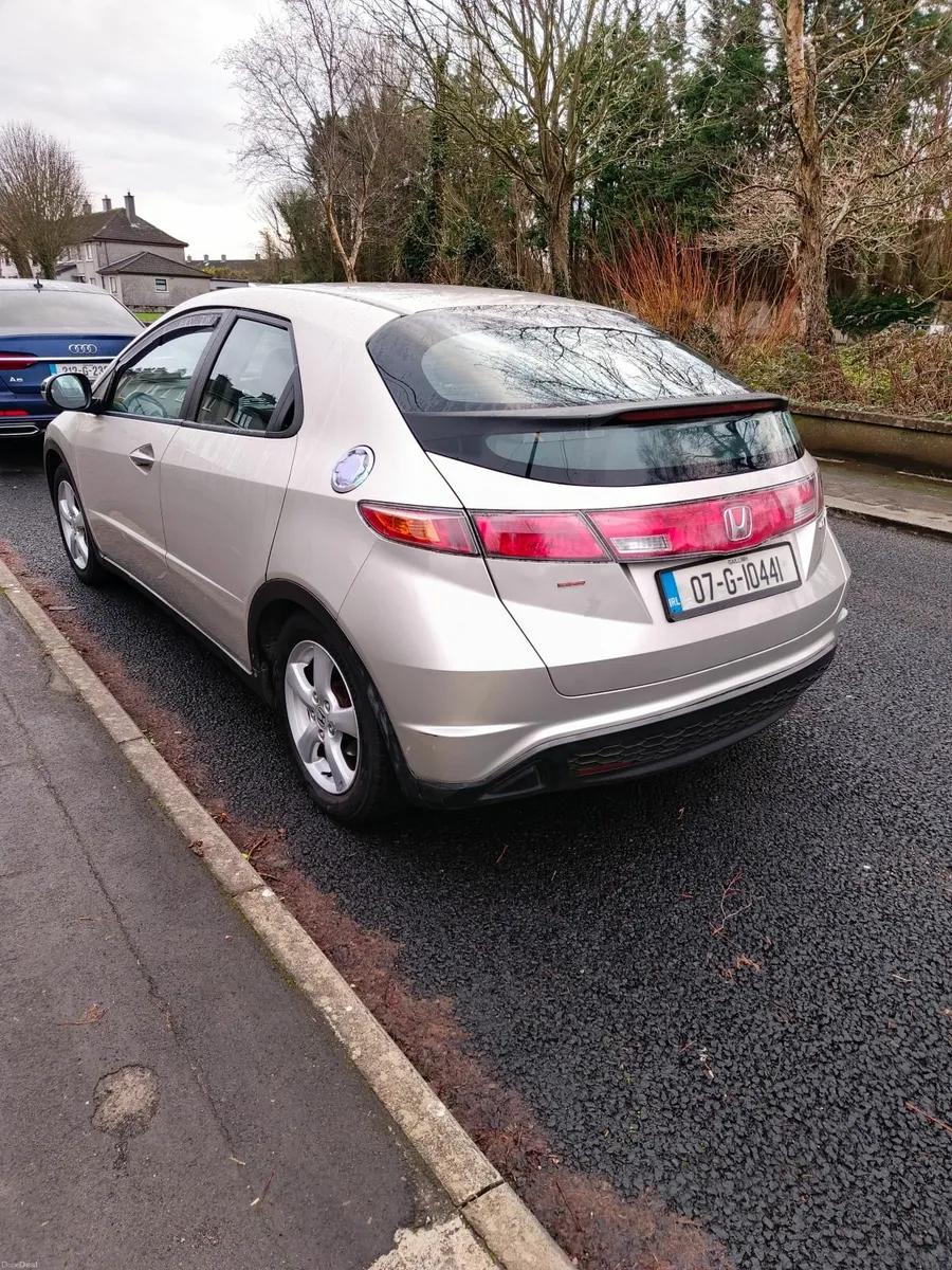 Honda Civic 2007 - Image 2