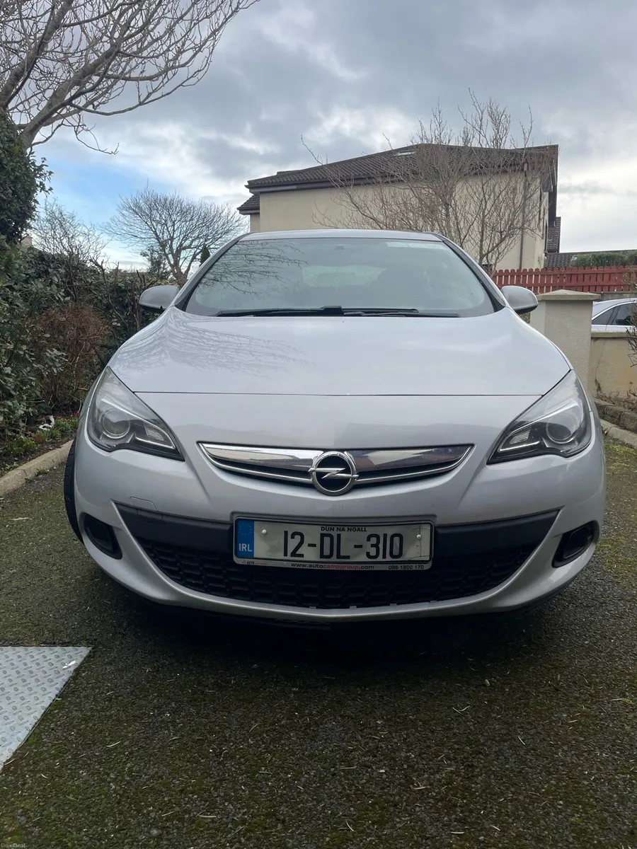 Opel Astra GTC 2012 - Image 2