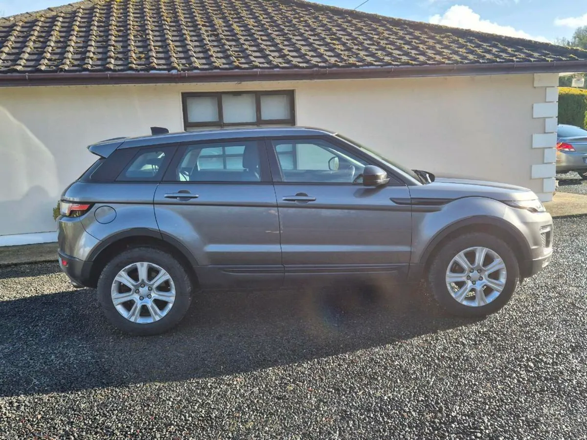 Range Rover Evoque SE - Image 2