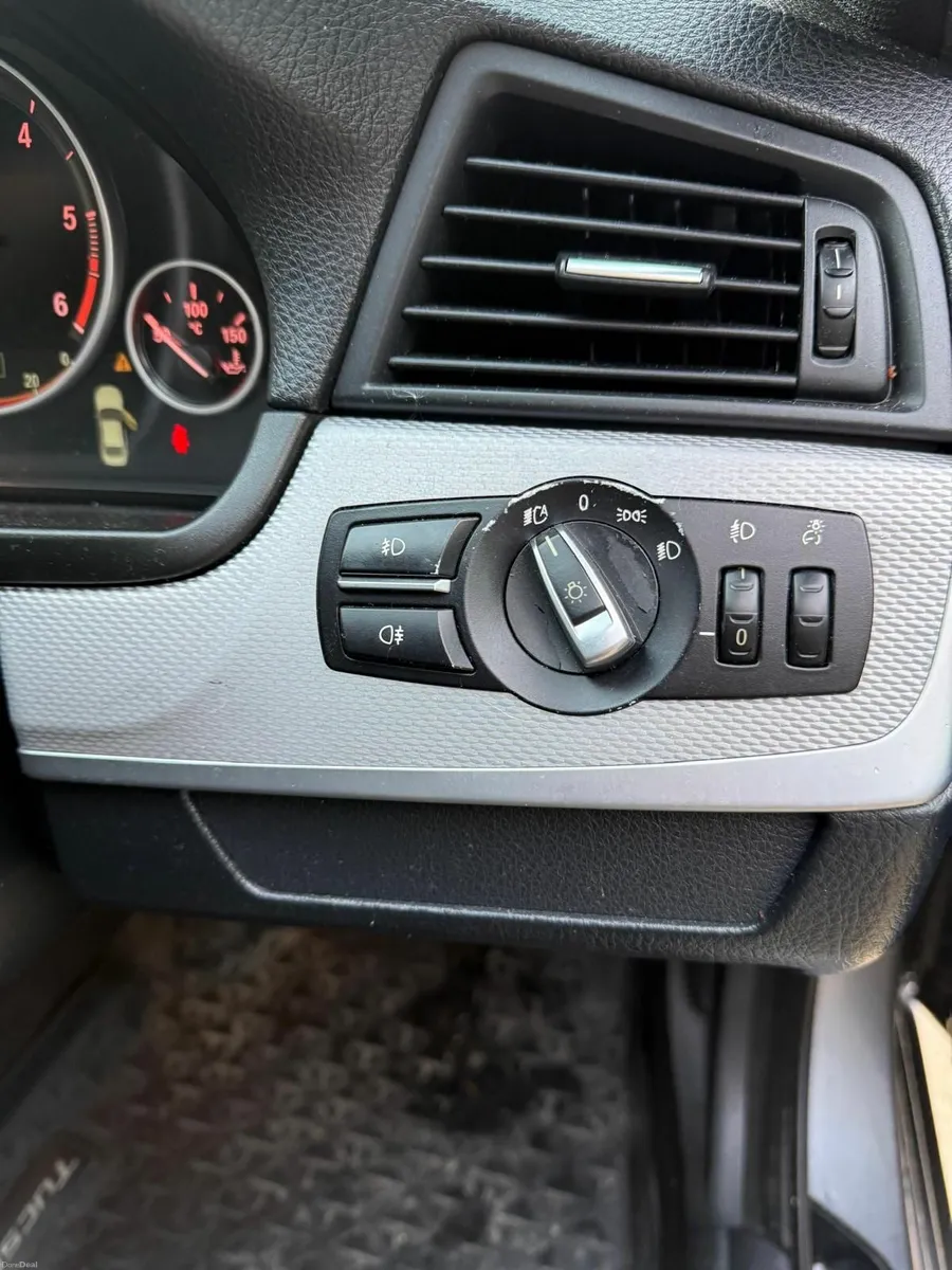 BMW 5-Series 2012 - Image 4