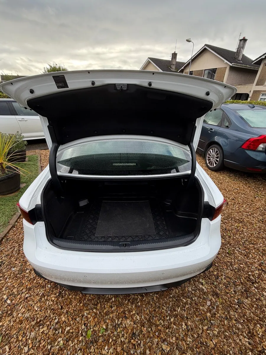 Lexus IS300H F Sport - Image 3