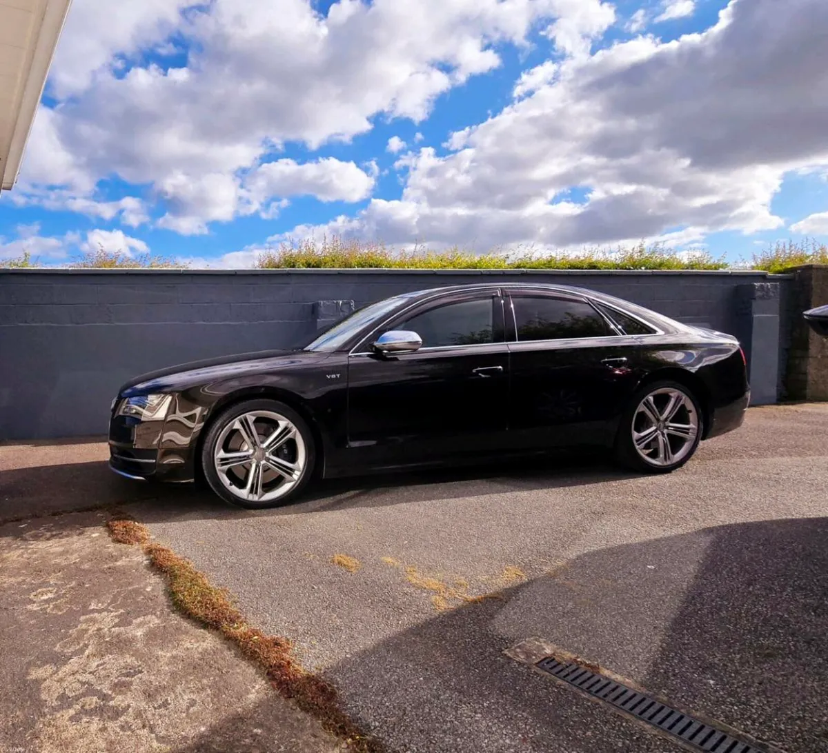 Audi S8 - Image 2