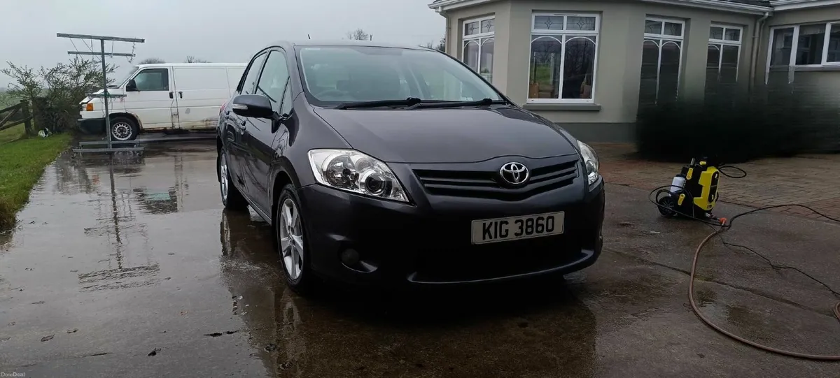 Toyota Auris 2011 - Image 1
