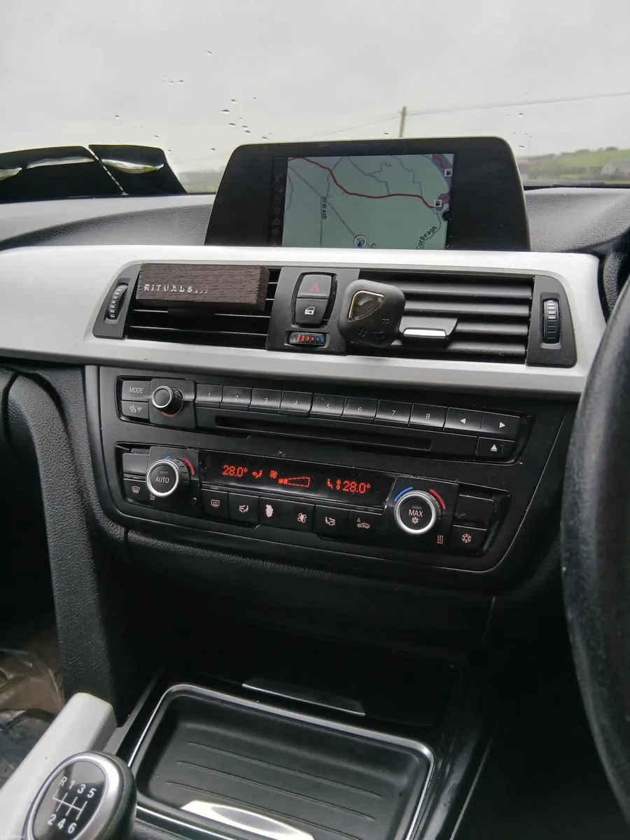 BMW 3-Series 2012 - Image 2