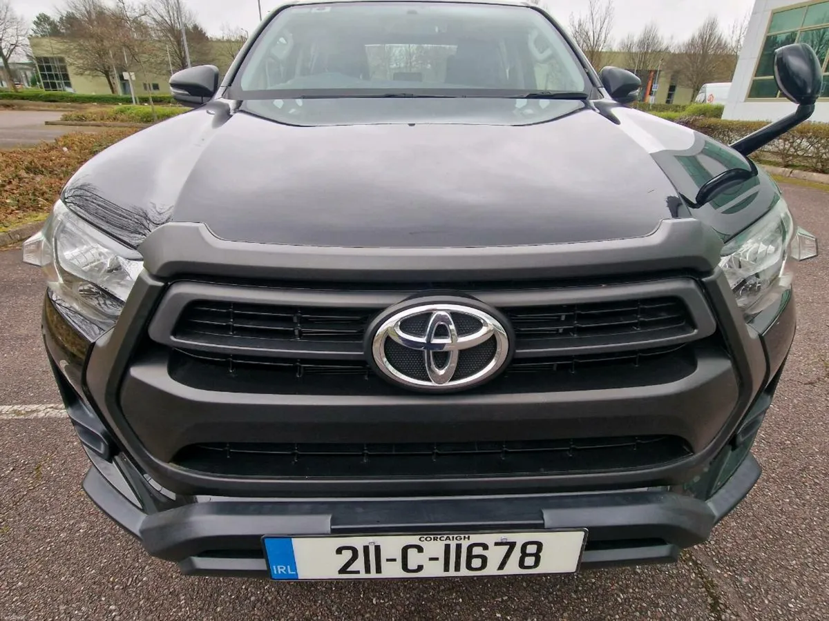 211 Toyota Hilux Icon crewcab 5seat 2.4LAutomatic - Image 2
