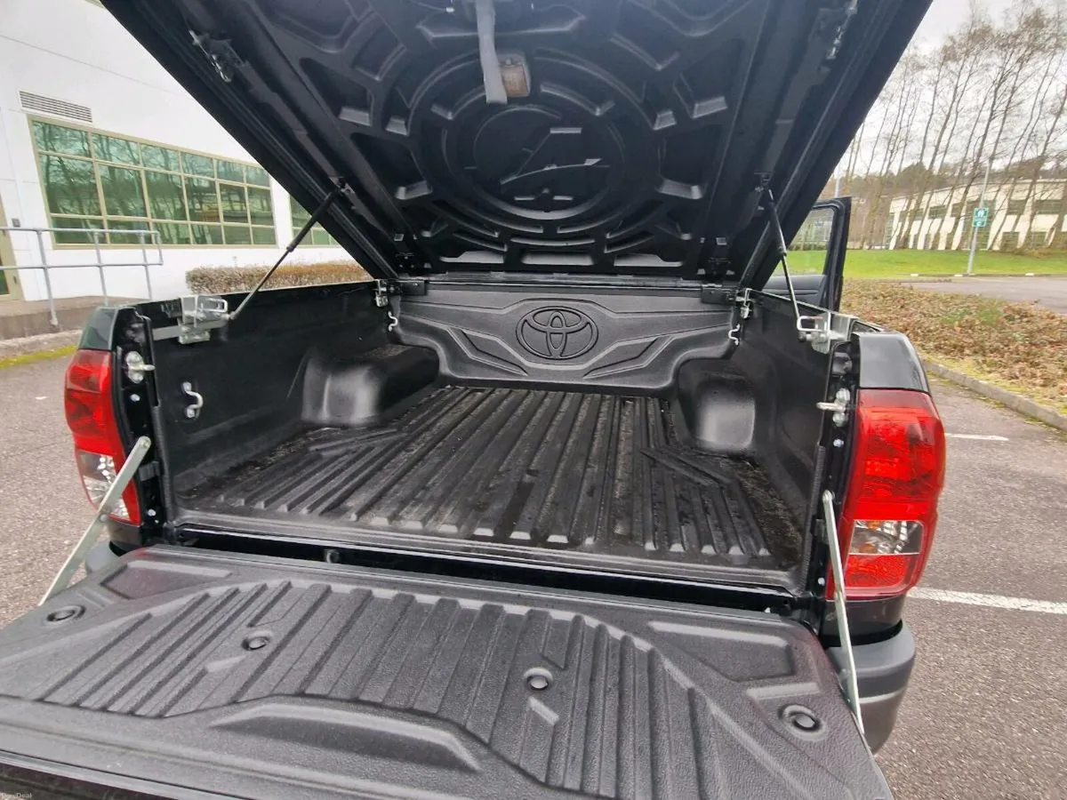 211 Toyota Hilux Icon 2.4L Automatic Diesel - Image 4