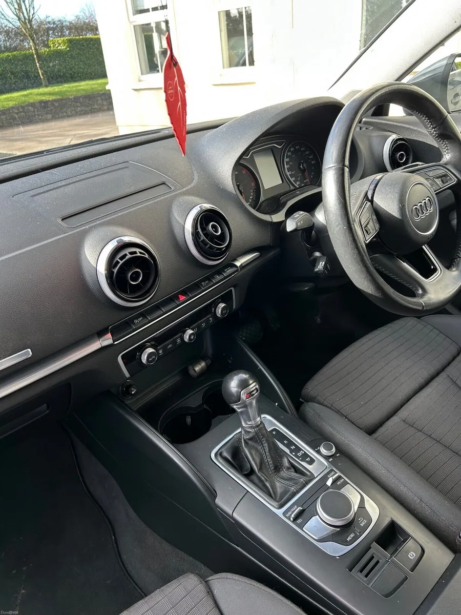 Audi A3 2016 - Image 2