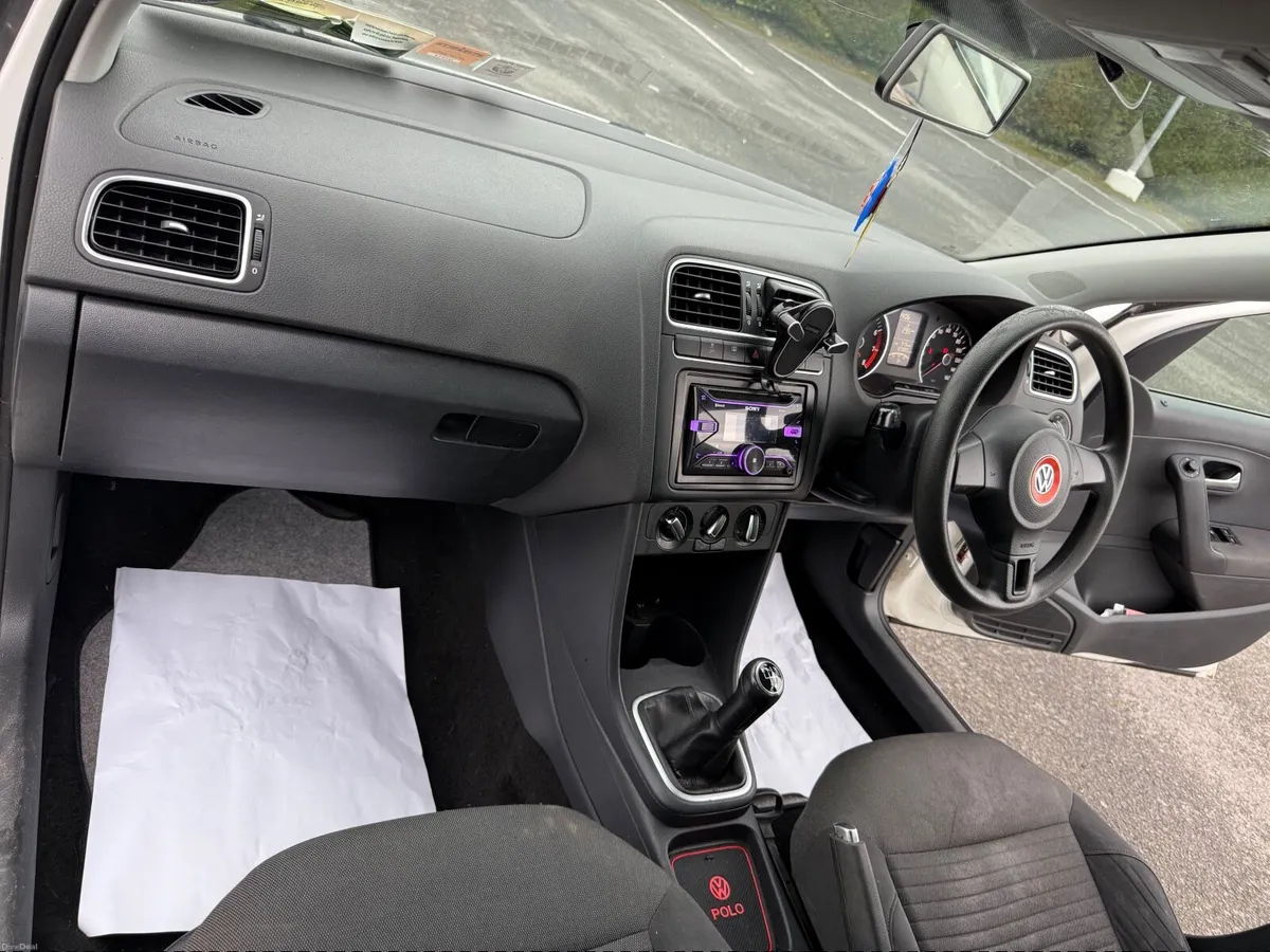 Volkswagen Polo 2012 - Image 2