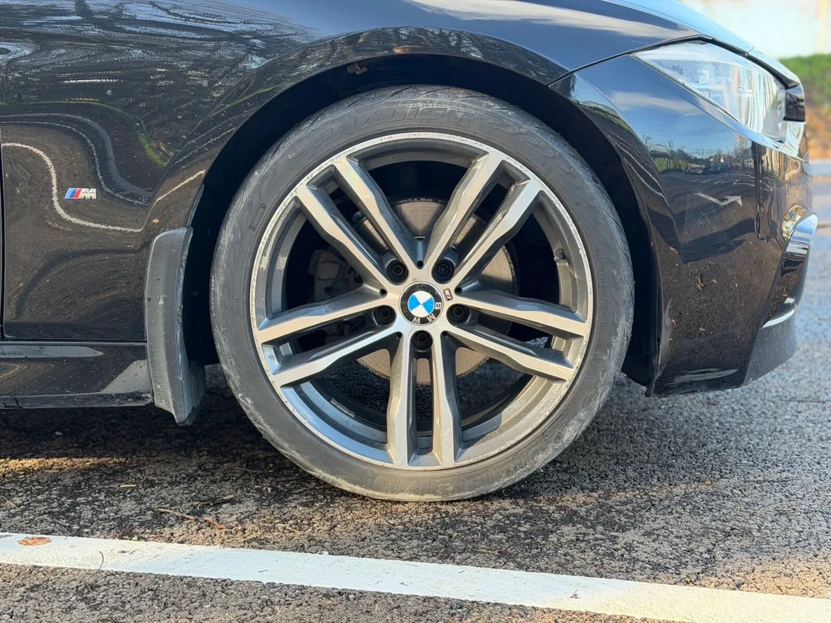BMW 330e M sport low km - Image 2