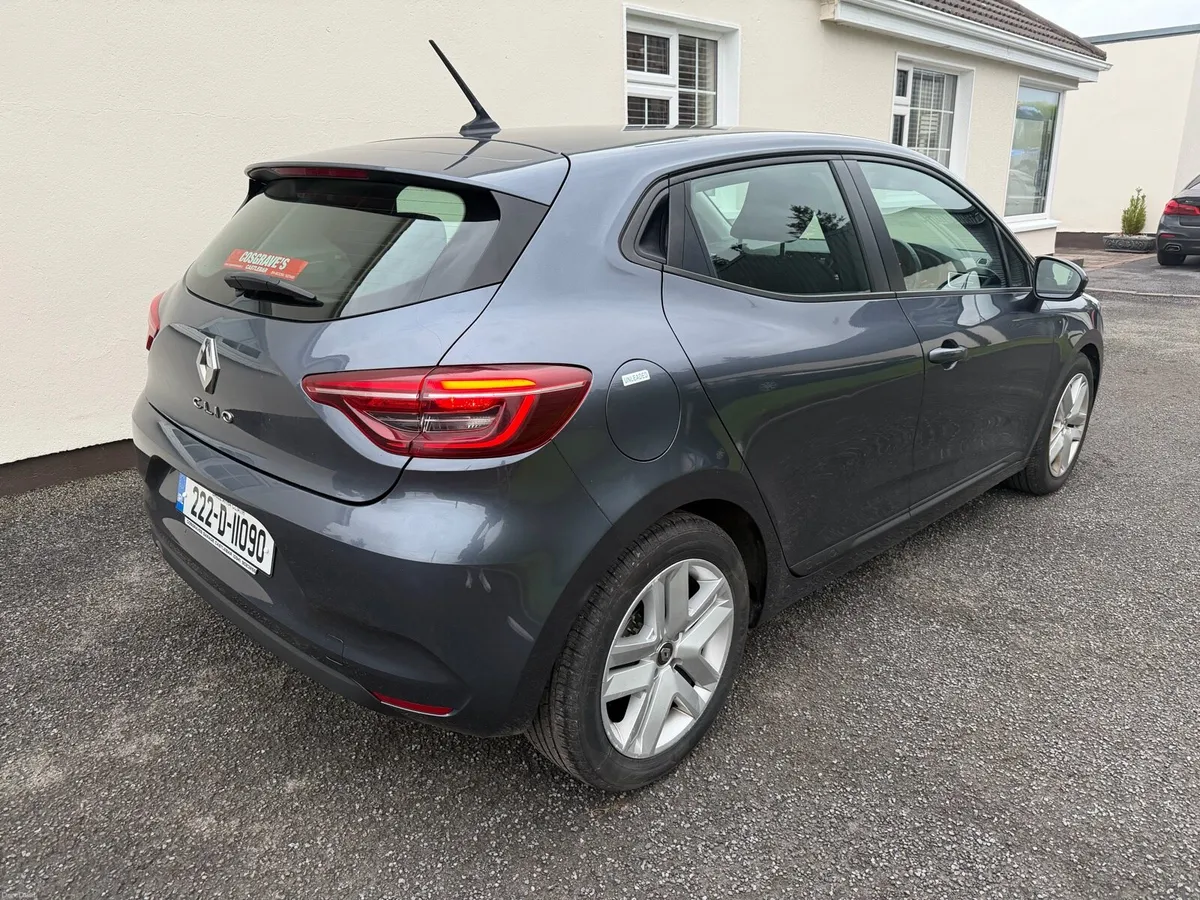 2022 Renault Clio - Image 2