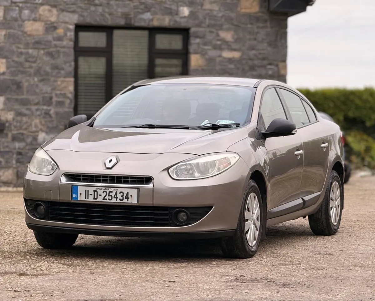 Renault 2011 1.5 DCI 110 EDC ECO2 ROYALE Automatic - Image 1