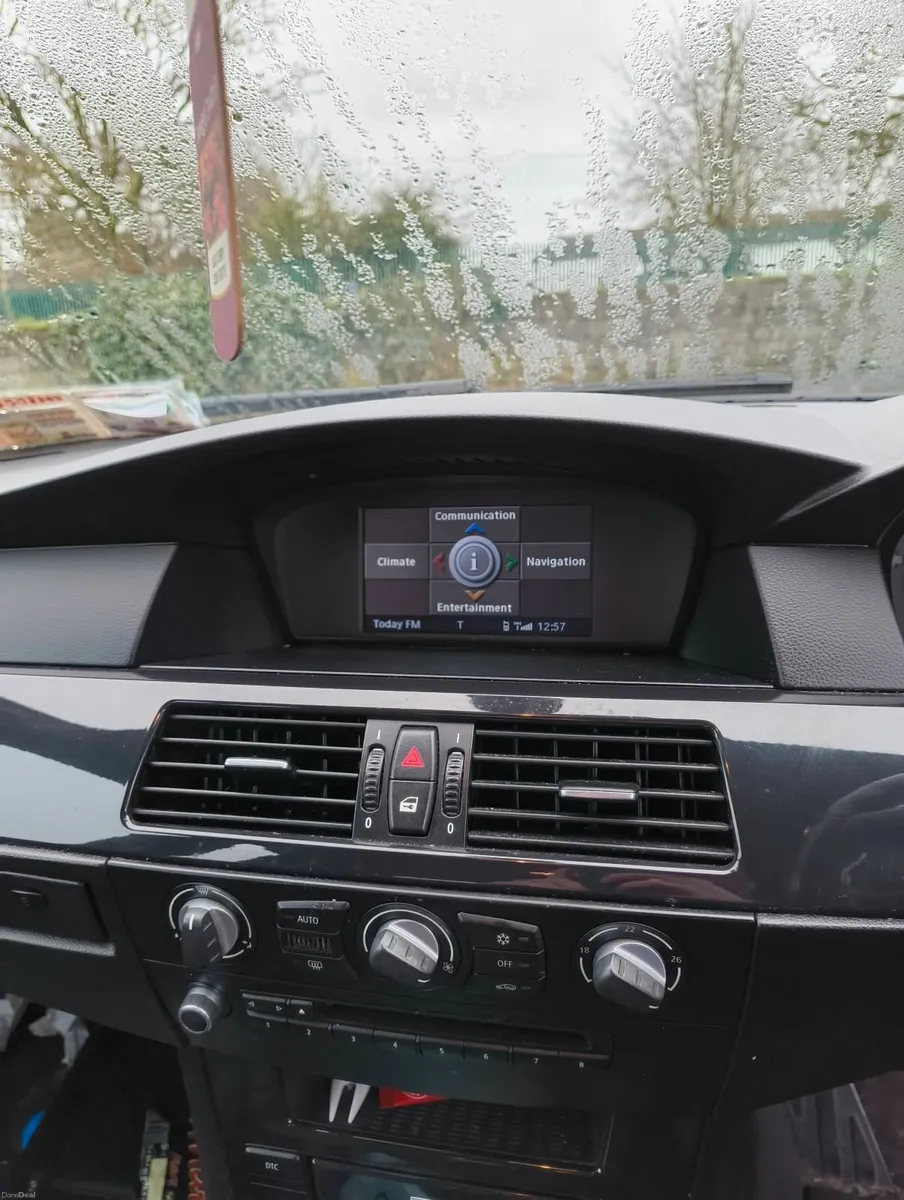 BMW 5-Series 2009 - Image 2