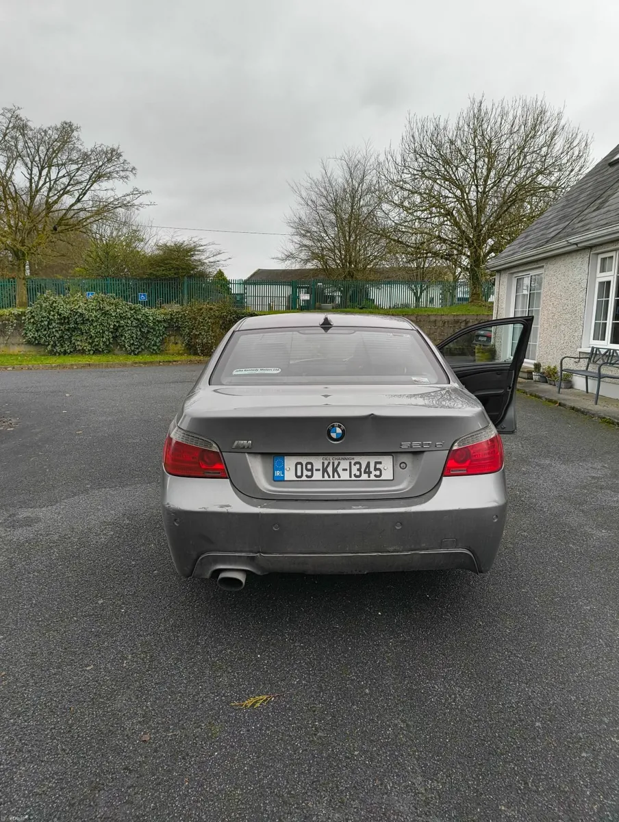 BMW 5-Series 2009 - Image 4