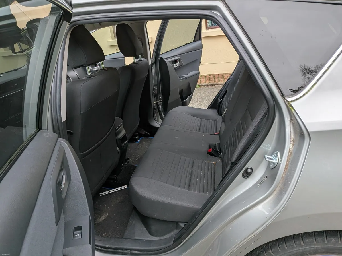 Toyota Auris 2017 - Image 3