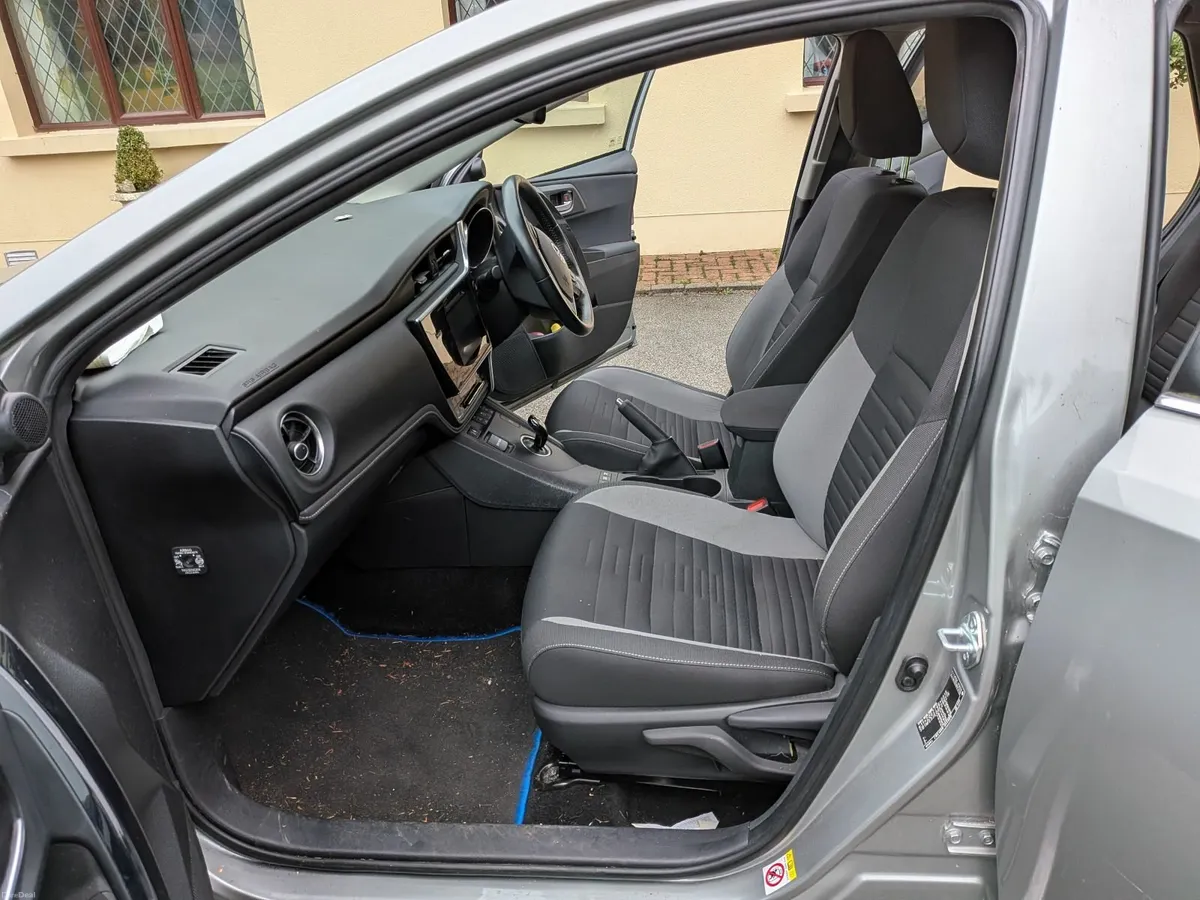 Toyota Auris 2017 - Image 4