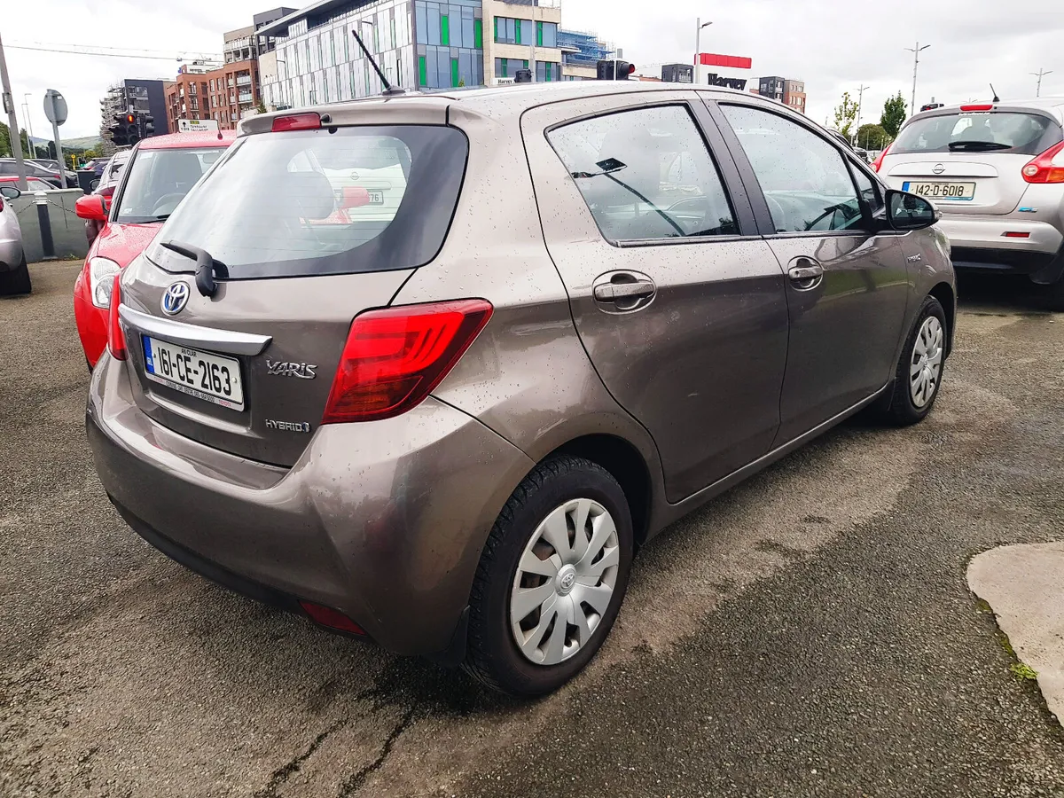 161 TOYOTA YARIS HYBRID AUTOMATIC V.Low KM 12 MONT - Image 3