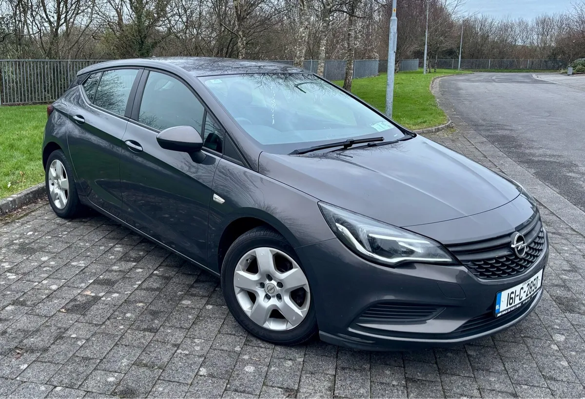 Opel Astra 1.6 CDTI 5 door Hatchback - Image 1