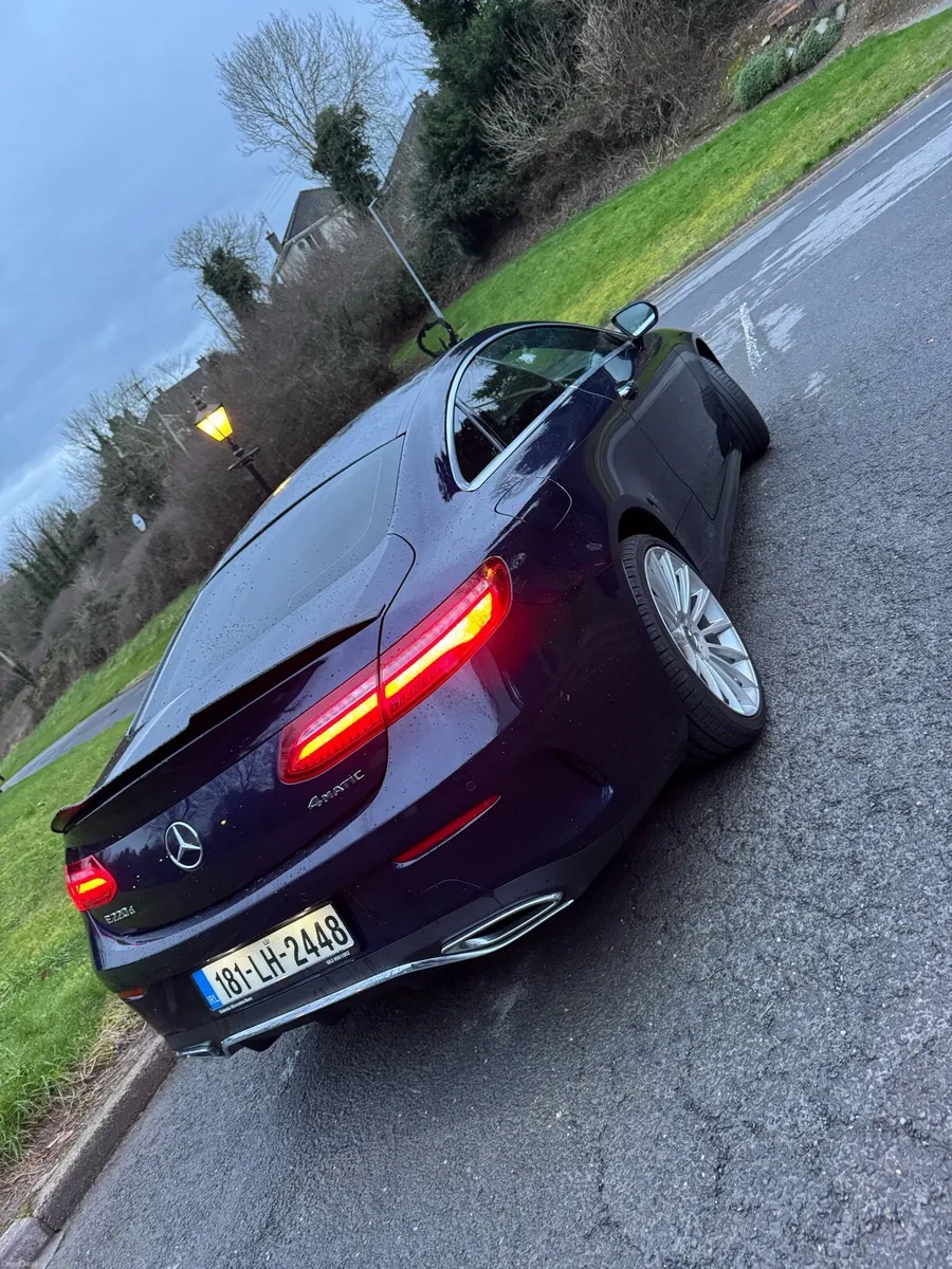 2018 Mercedes E220D 4MATIC PREMIUM+ - Image 2