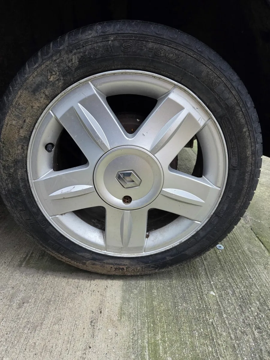 Renault Clio 2004 - Image 2