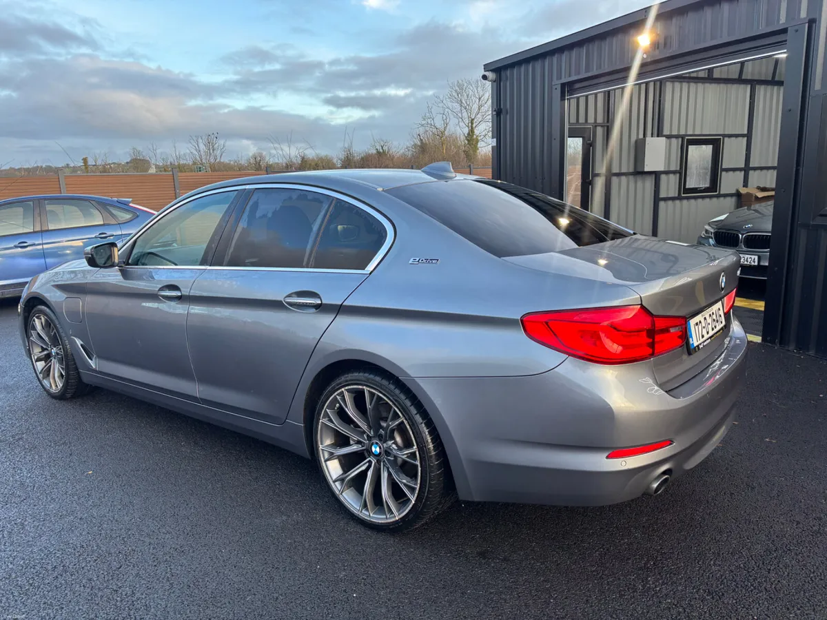 BMW 5-Series 2017 530e - Image 4