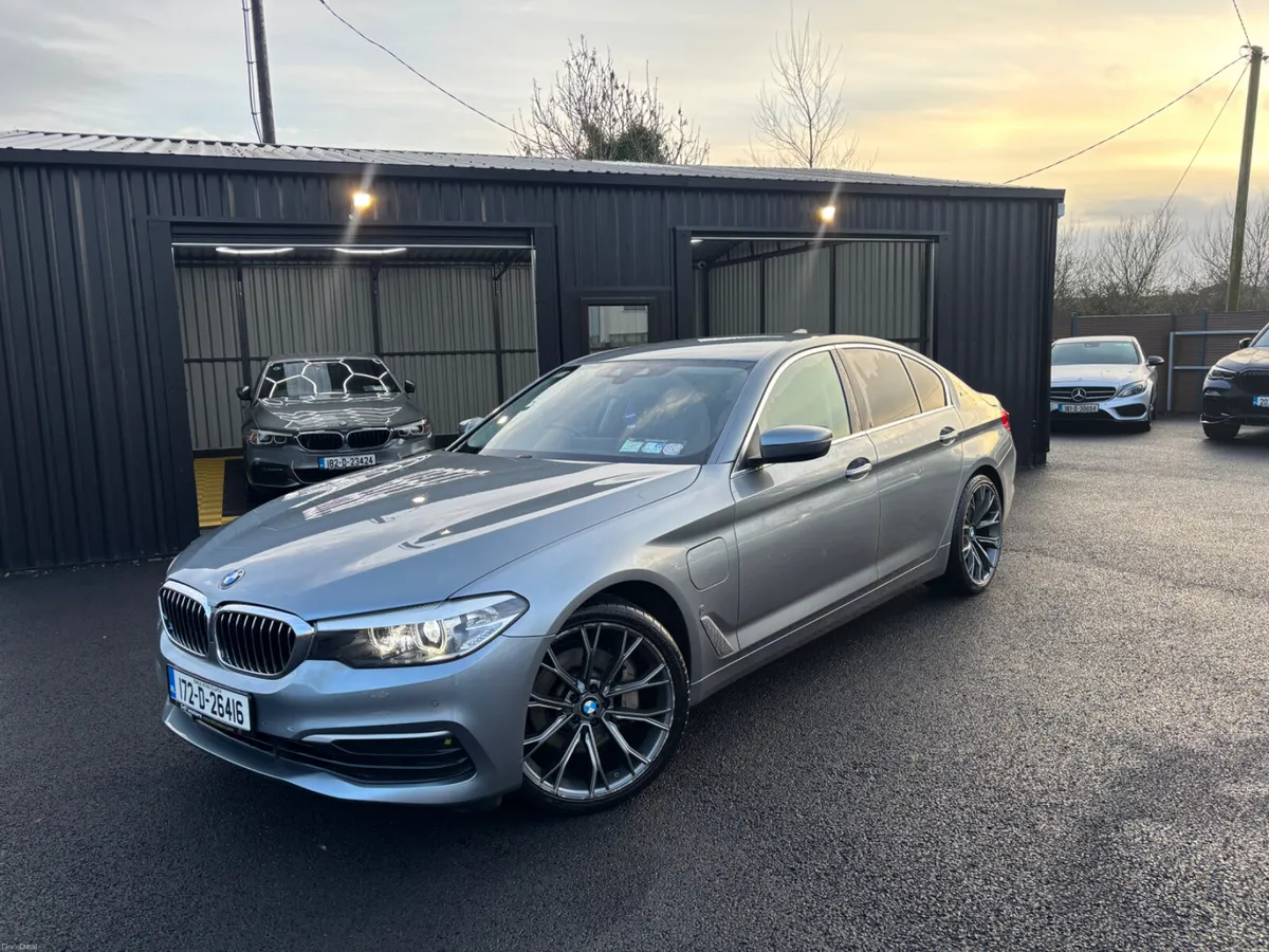 BMW 5-Series 2017 530e - Image 2