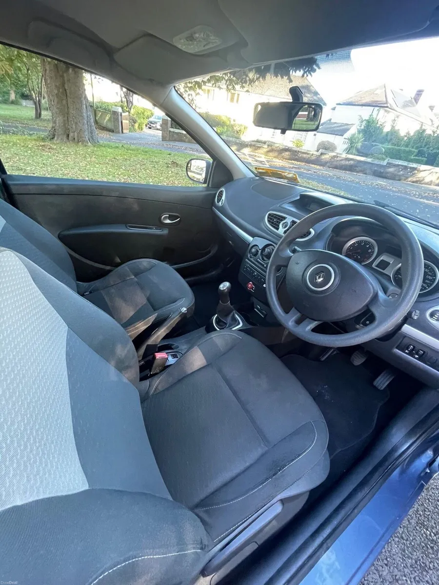 Clio (NCT and Tax paid || New tyres and battery) - Image 6