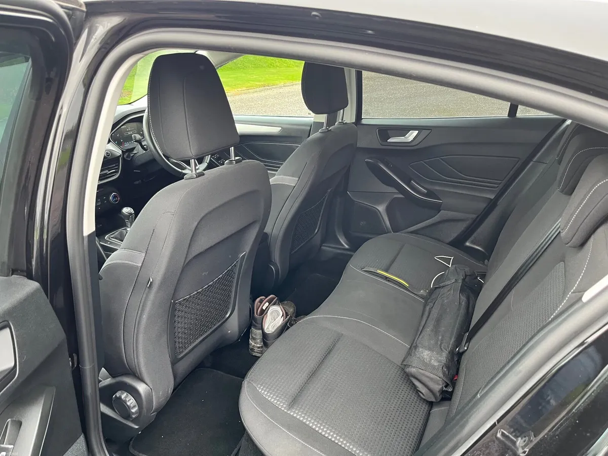 Ford Focus 2021 - Image 2