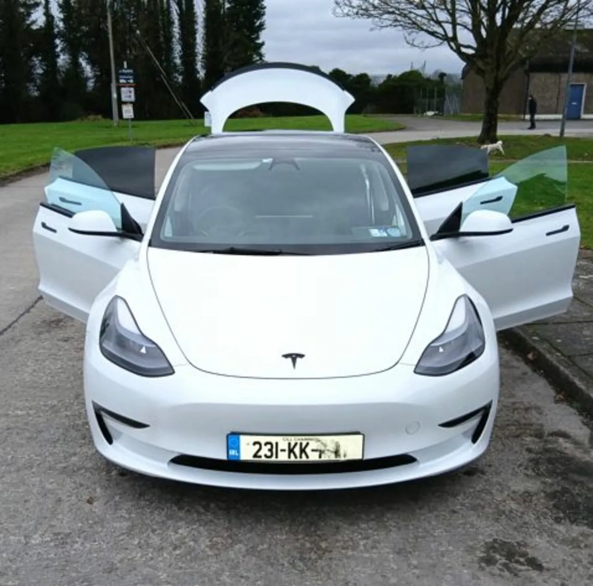 2023 TESLA MODEL 3  PREFORMANCE DUAL MOTOR AWD - Image 4