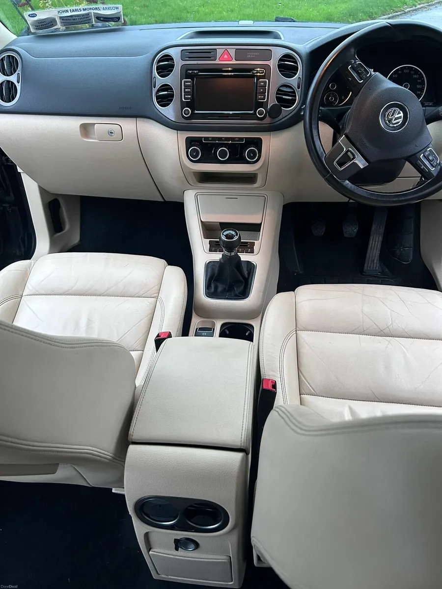 Volkswagen Tiguan 2011 - Image 2