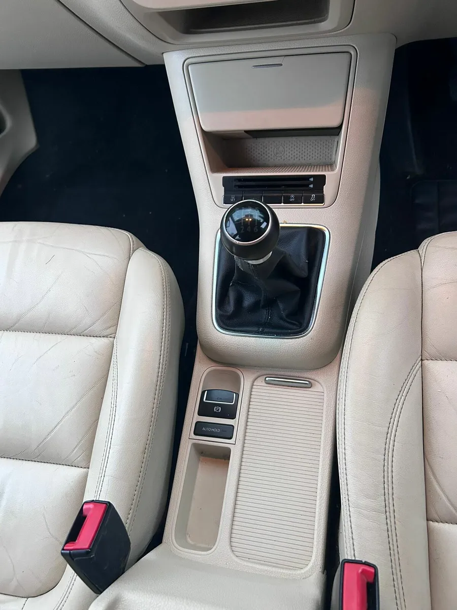 Volkswagen Tiguan 2011 - Image 4