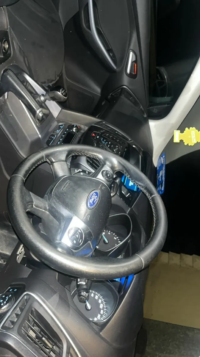 Ford Focus 2014 - Image 2